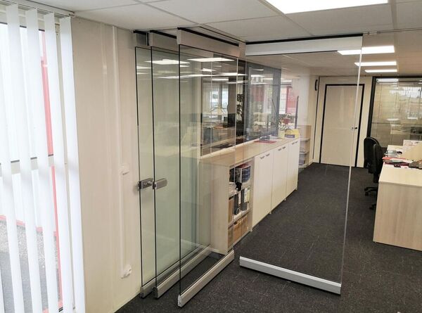 cloison mobile vitrée